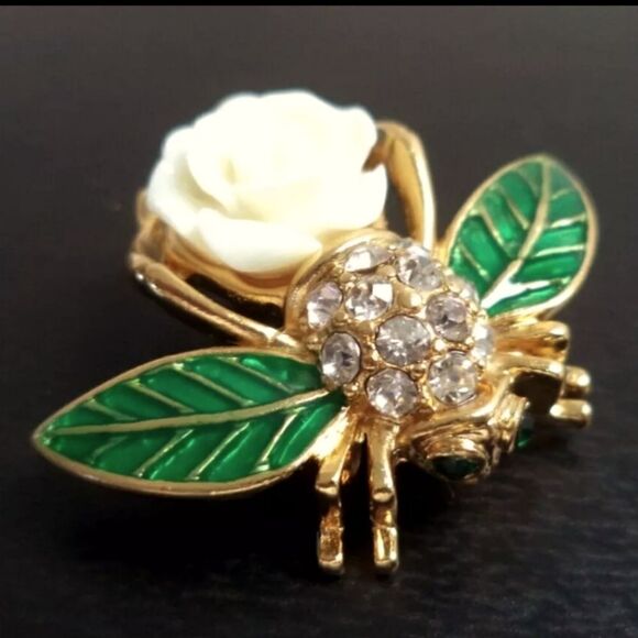 *RARE* STUNNING VINTAGE ESTATE SIGNED JOAN RIVERS BEE INSECT 1 1/8" BROOCH - Picture 1 of 5